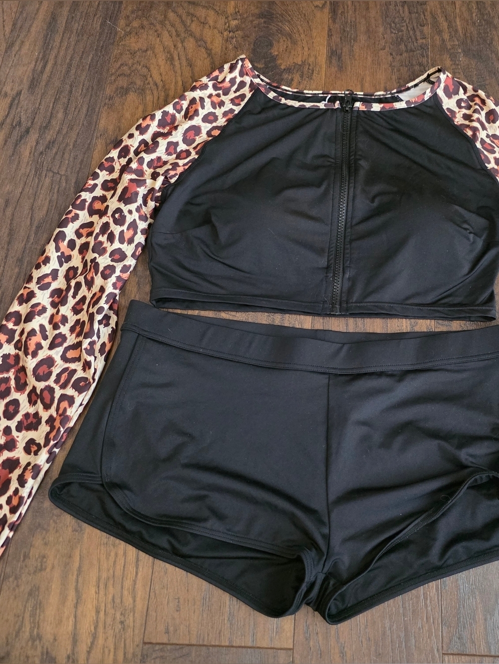 Cupshe Zip Top with Leopard-Print Rash guard And Short Bottoms - Picture 4 of 5